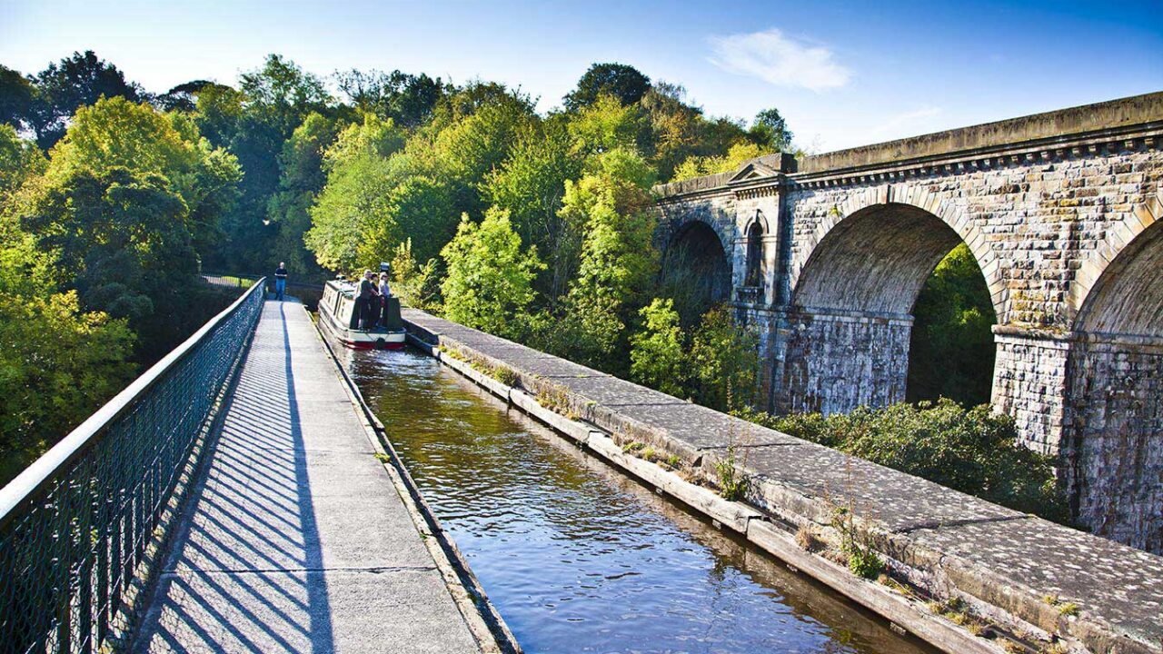 *barge on chirk aqueduct