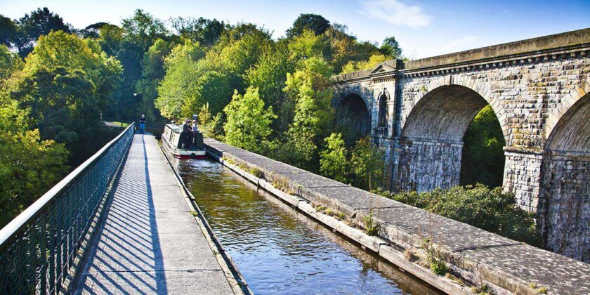 *barge on chirk aqueduct