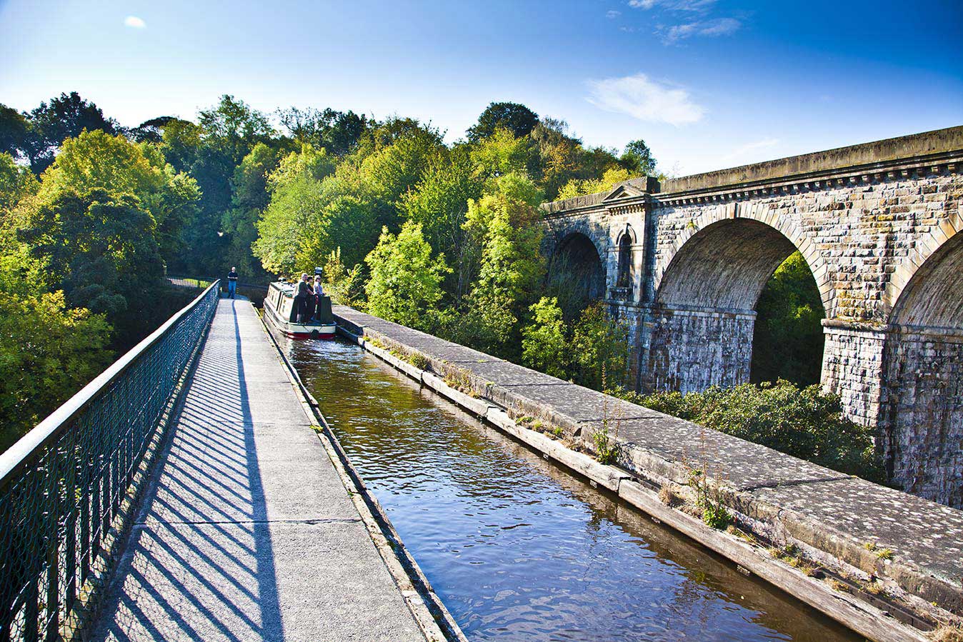 *barge on chirk aqueduct