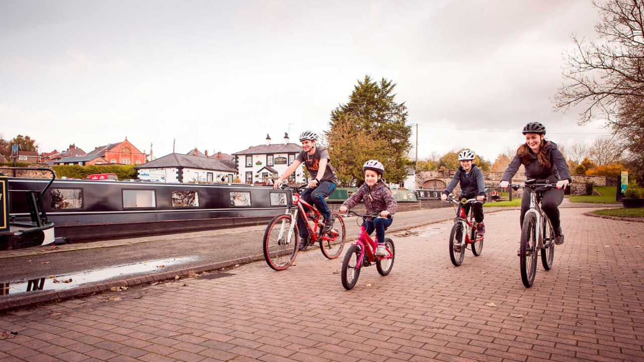 *family bike ride on Llangollen Canal