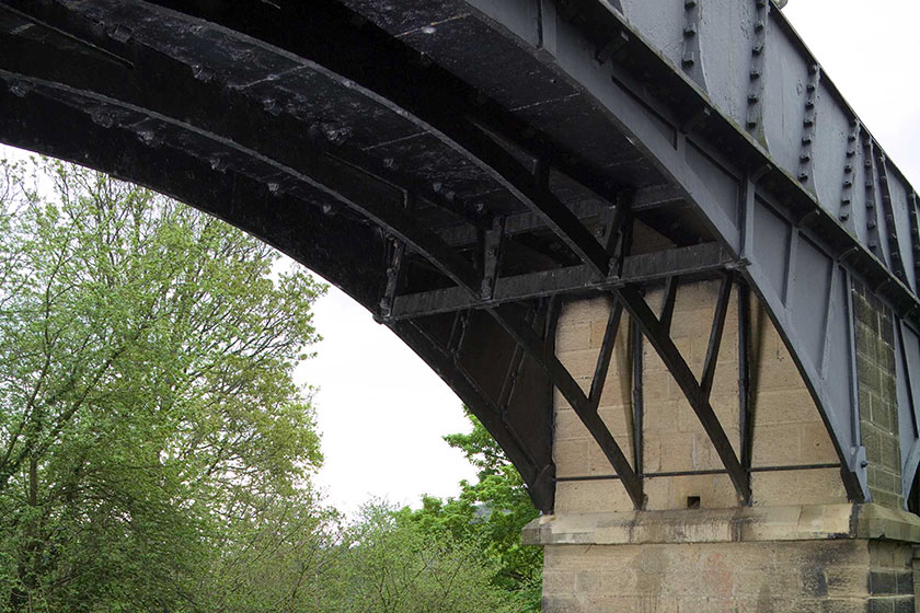 Four arches beneath trough