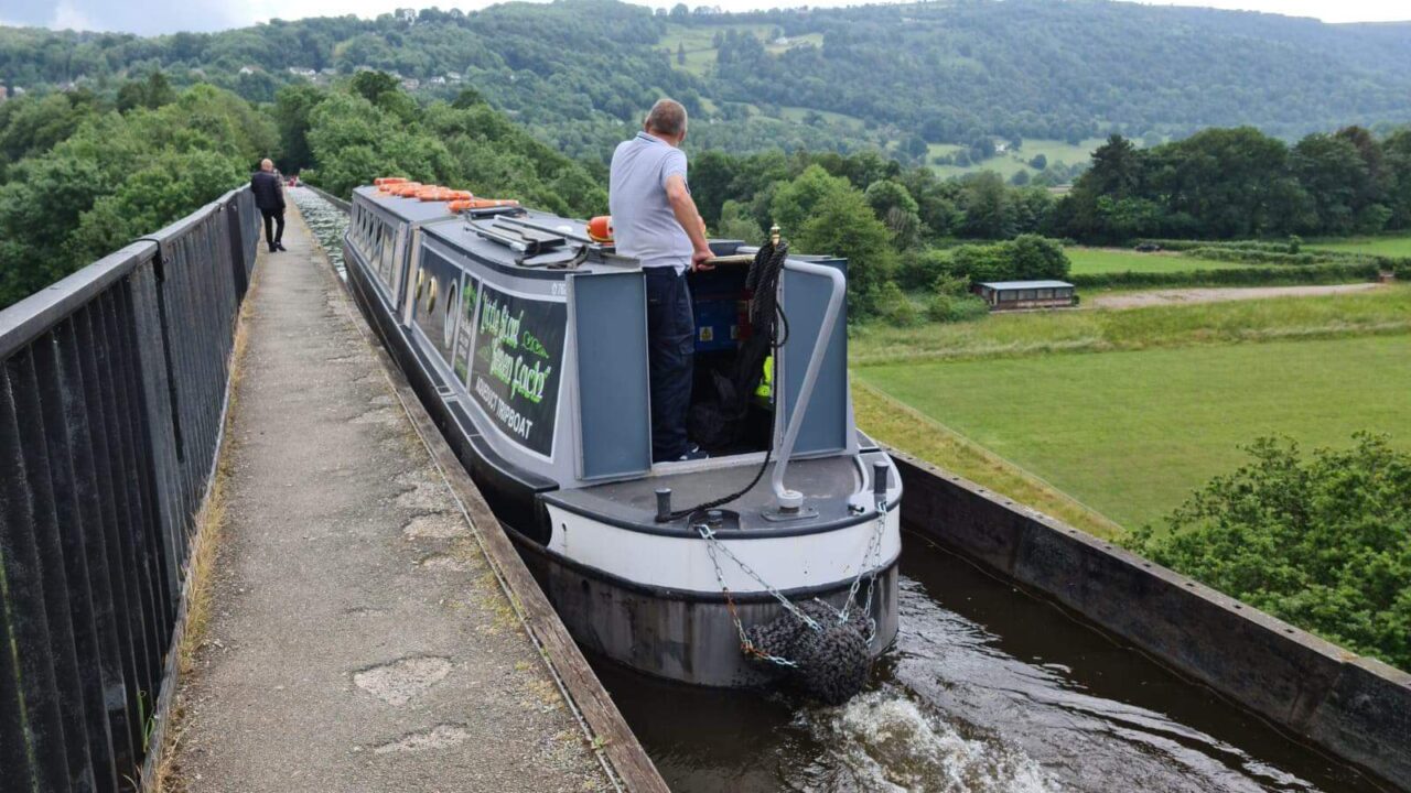 Little Star anglo Welsh Pontcysyllte aqueduct trip boat