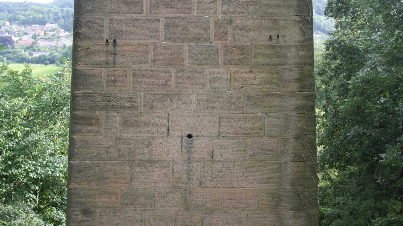 Platform scaffold holes in aqueduct