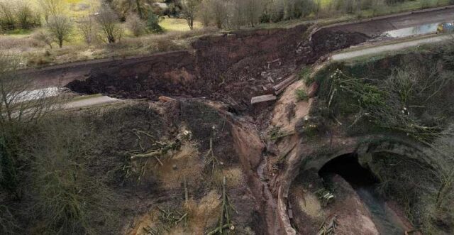 Llun drôn o fwlch Middlewich  Drone photo of Middlewich breach