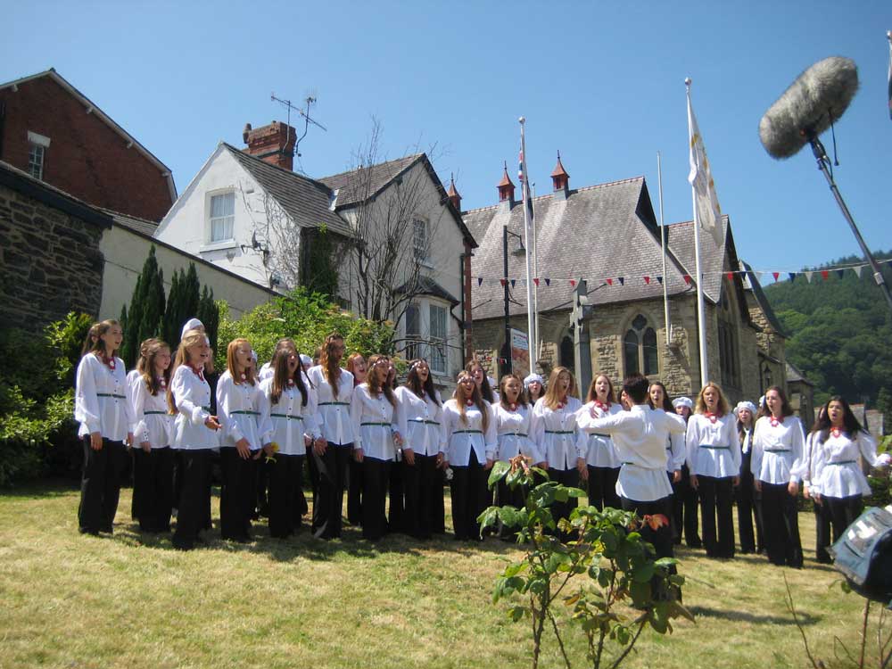 Choir outside