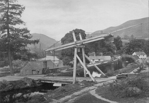 Lift bridge to works