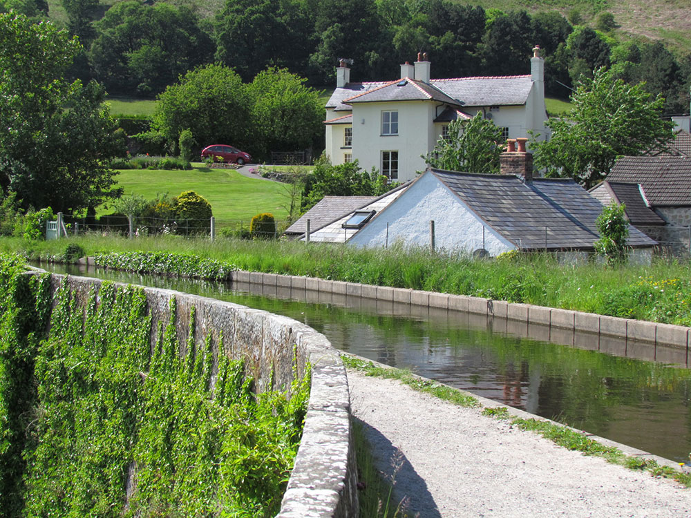 Eglwyseg Aqueduct & Pentrefelin House