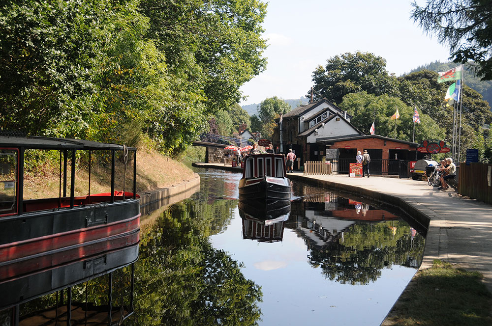 canal boat trips trevor