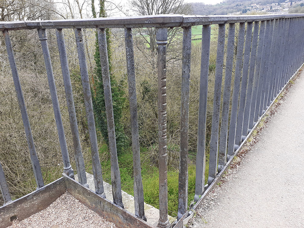 Towrope grooves on Aqueduct railings
